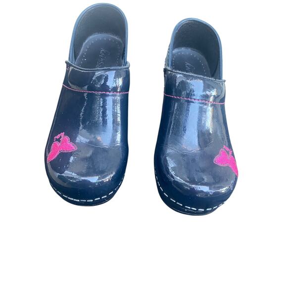 Sanita Womens Patent Leather Clogs EU 35 US 4 Navy Blue Butterfly Work Shoes - Picture 4 of 15